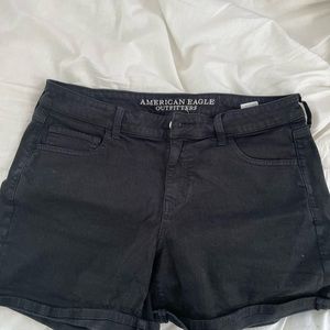 BLACK MID RISE AMERICAN EAGLE SHORTS